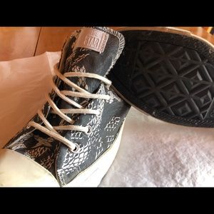 Snake pattern converse